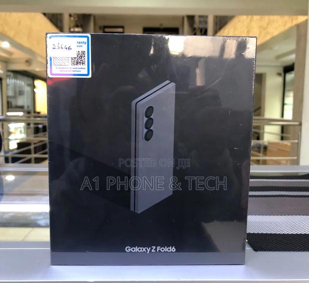 New Samsung Galaxy Z Fold6 256 GB Silver - thumbnail 2