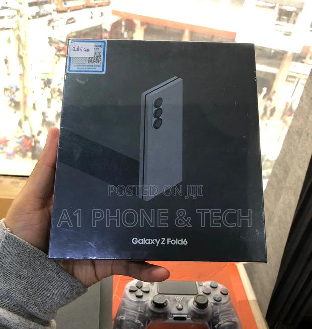 New Samsung Galaxy Z Fold6 256 GB Silver - thumbnail 3