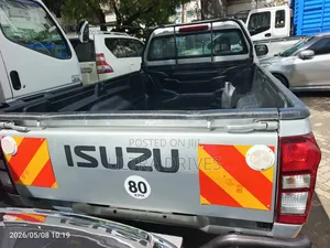 Isuzu D-MAX 2022 Silver