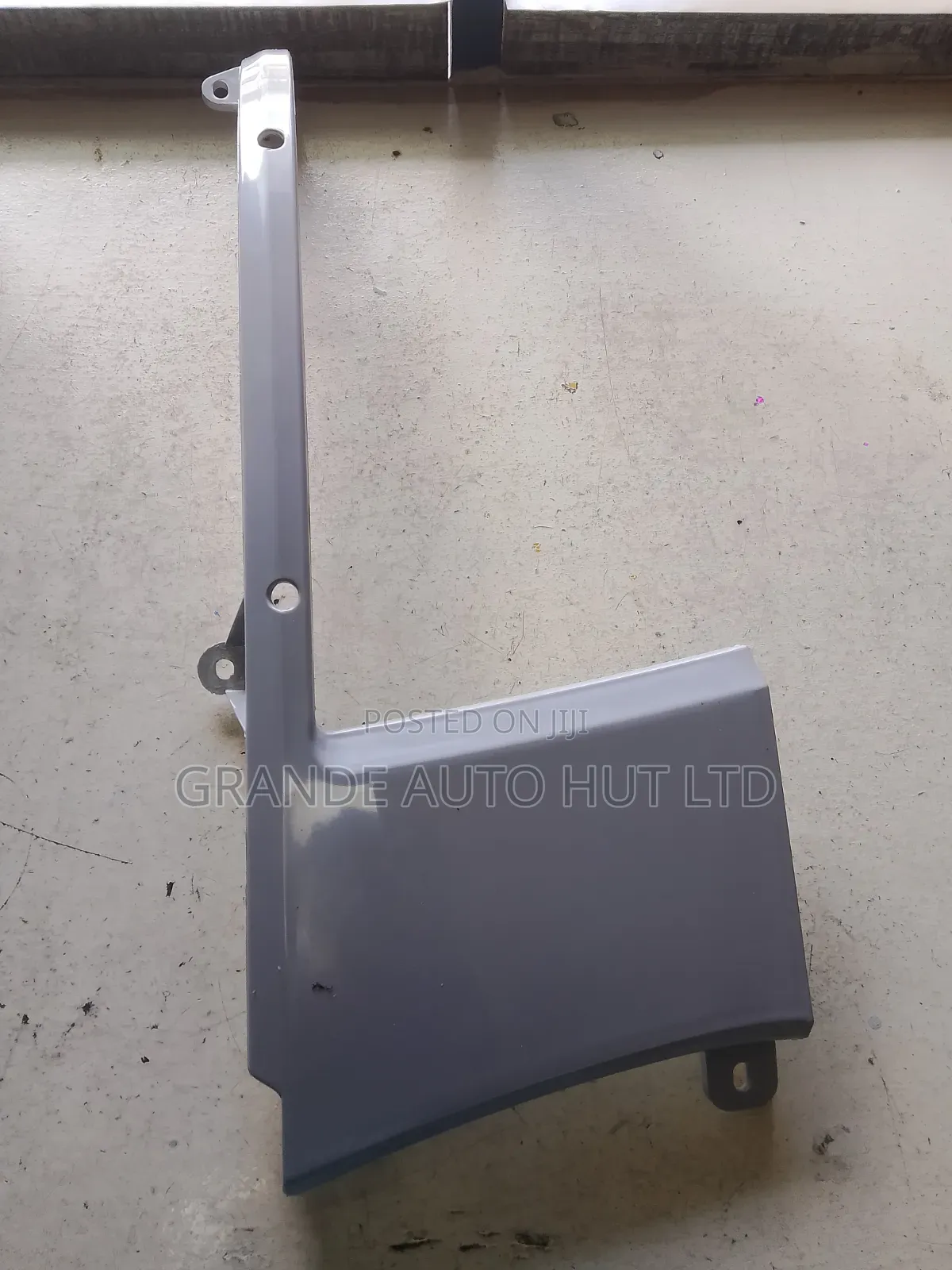 Front Garnish Panel Finishing Right Hyundai Hd72/65 (Genuine)