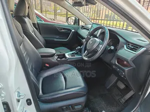 Toyota RAV4 Limited AWD 2019 White
