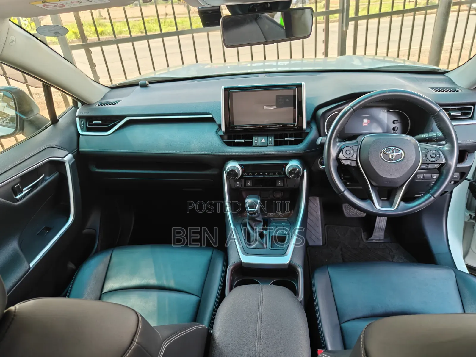 Toyota RAV4 Limited AWD 2019 White