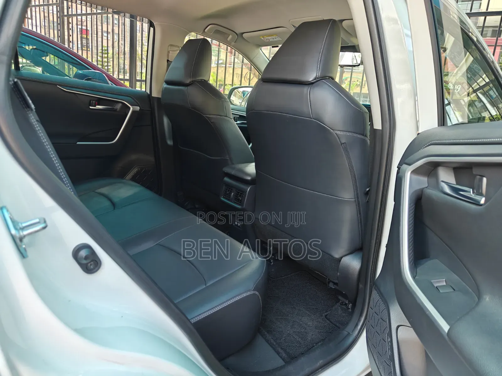 Toyota RAV4 Limited AWD 2019 White