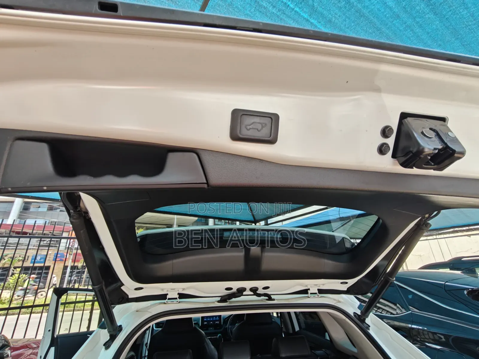 Toyota RAV4 Limited AWD 2019 White
