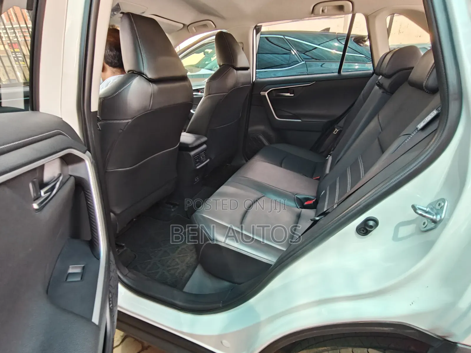 Toyota RAV4 Limited AWD 2019 White