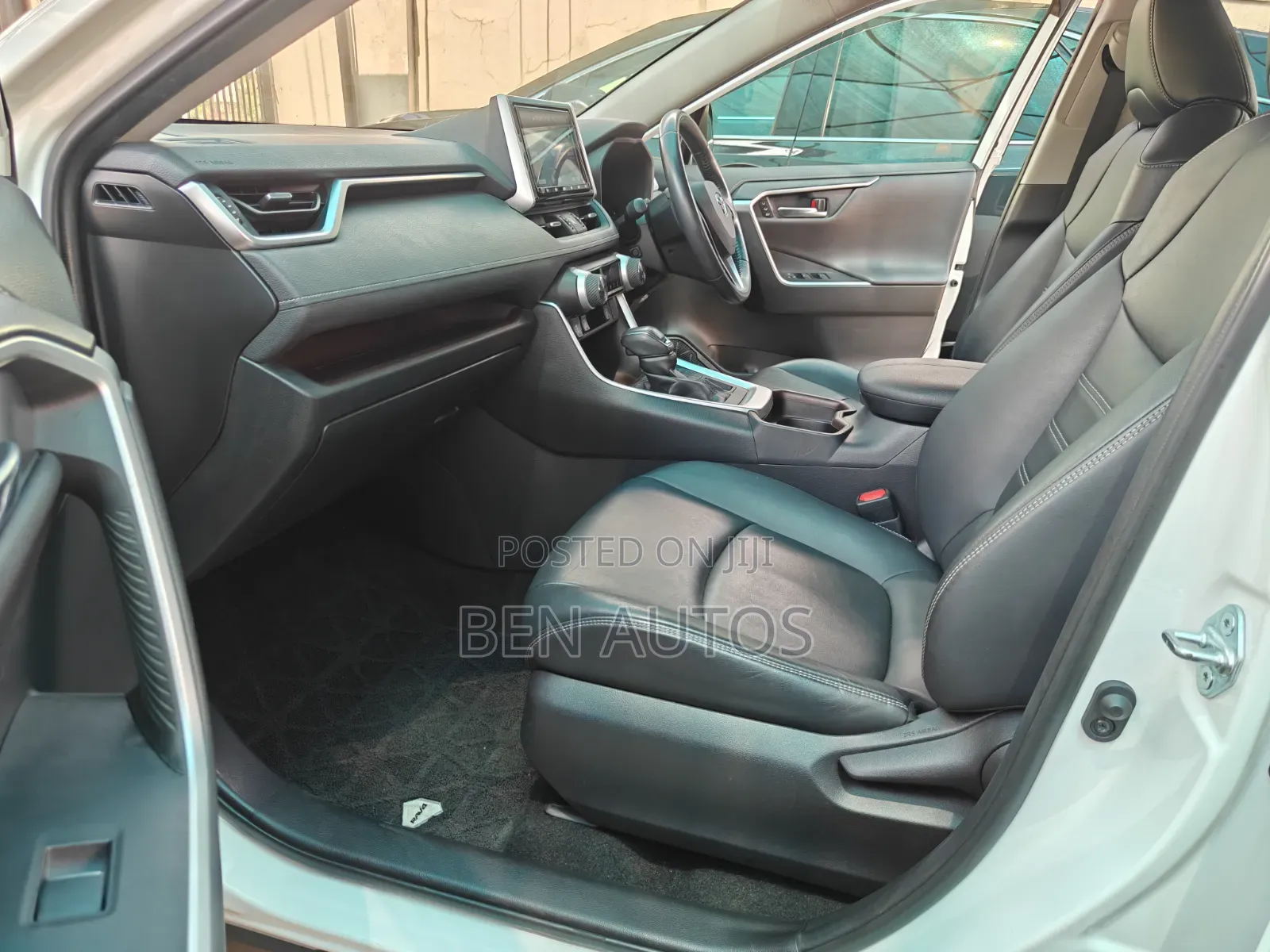 Toyota RAV4 Limited AWD 2019 White