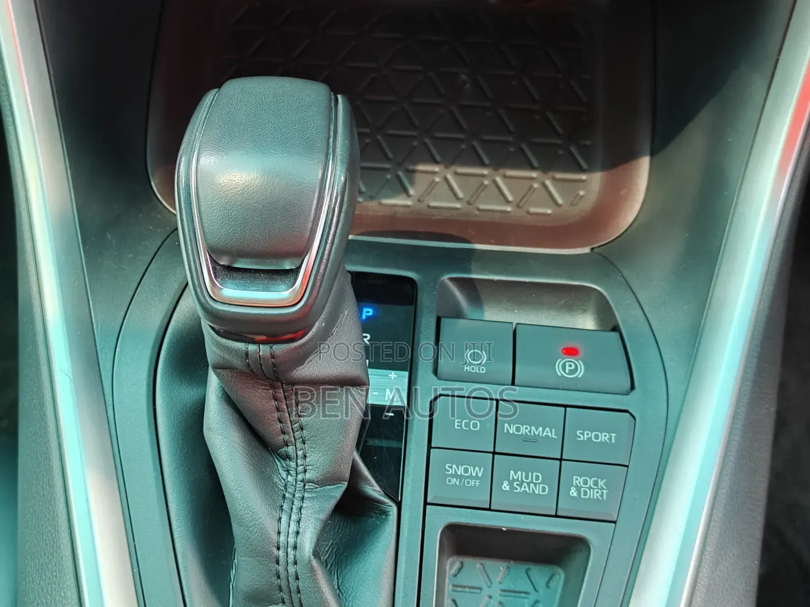 Toyota RAV4 Limited AWD 2019 White