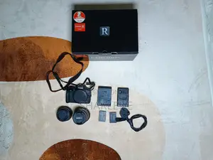Canon R 100 Camera