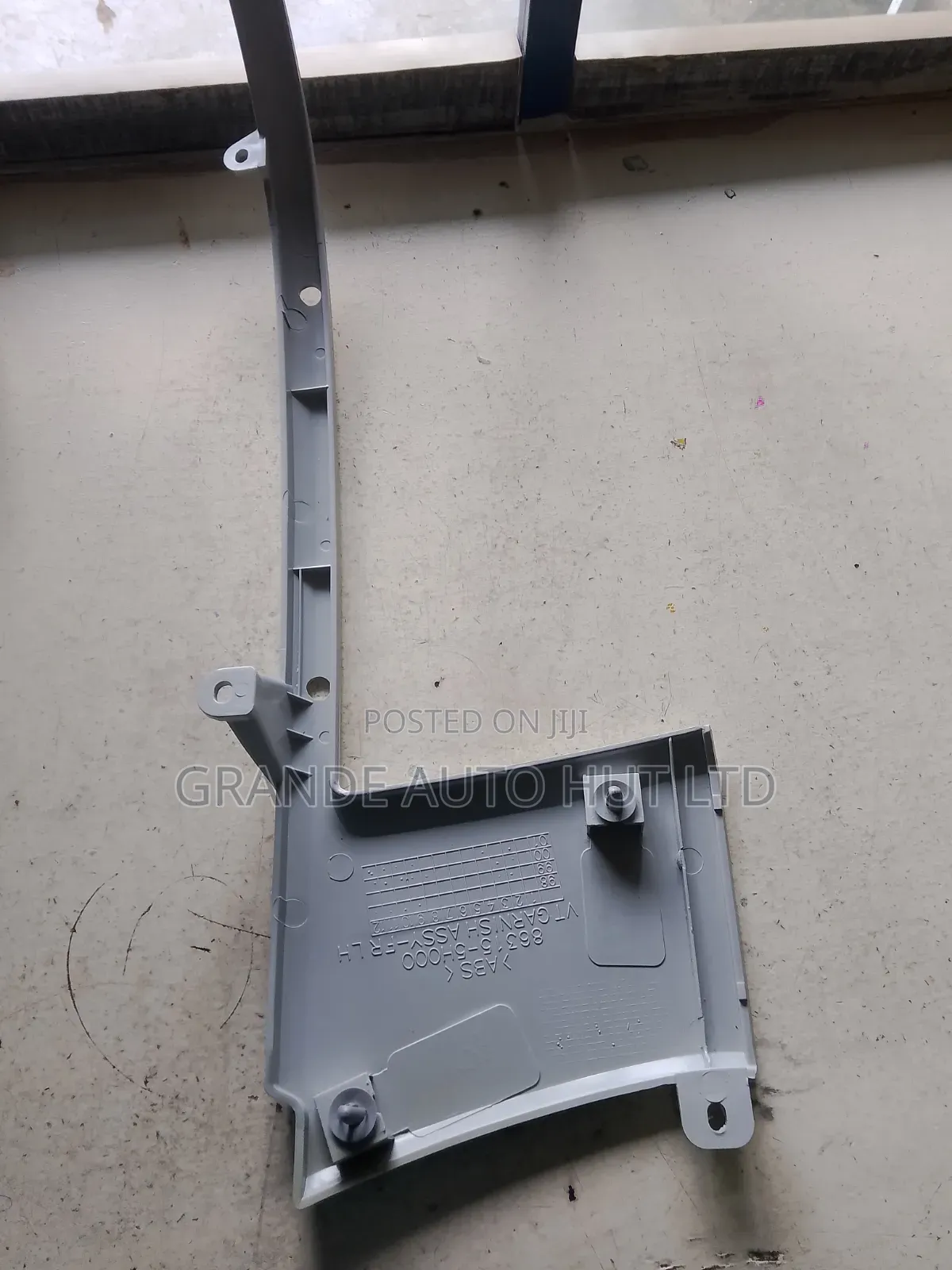 Garnish Panel Finishing Front,Left Hyundai Hd72/65