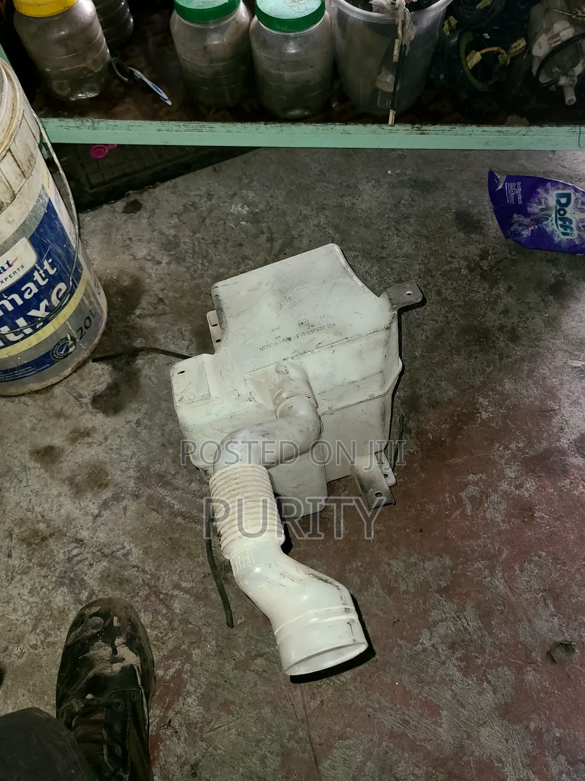Subaru Legacy /Outback Washer Bottle