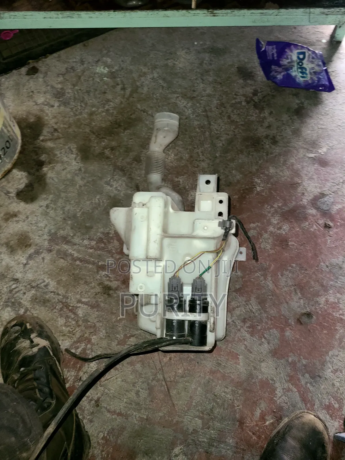 Subaru Legacy /Outback Washer Bottle