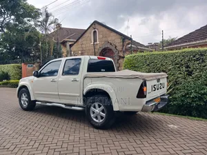 Isuzu D-MAX 2014 White