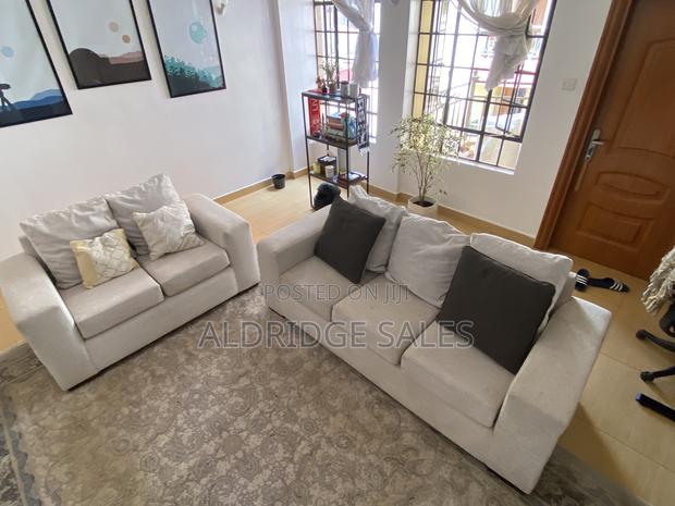 5 Seater Sofa in Great Condition - thumbnail 4