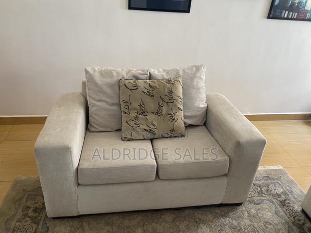 5 Seater Sofa in Great Condition - thumbnail 5