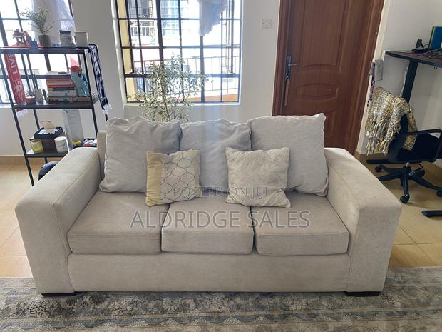 5 Seater Sofa in Great Condition - thumbnail 6