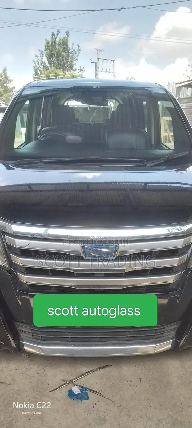 Toyota Noah Zr80 Windscreen