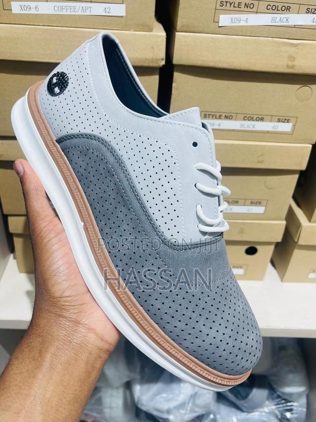 Both Ladies and Gentlemen Shoes - thumbnail 3