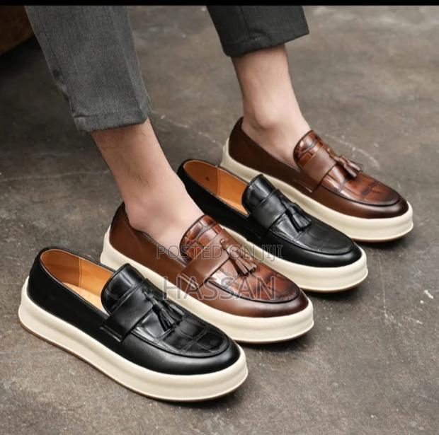 Both Ladies and Gentlemen Shoes - thumbnail 7