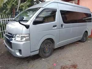 Toyota HiAce 2018 Silver