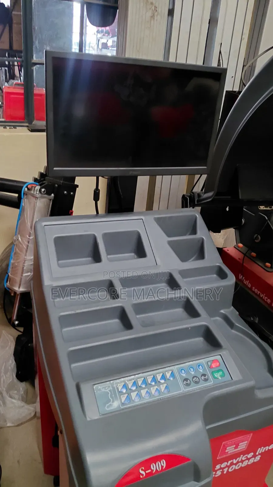 Heavy Duty Car Wheel Balancing Machine Italian Technology.