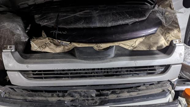 Toyota Hiace Grill