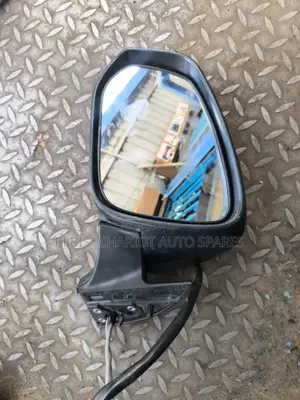 Noah/Voxy 2015 Side Mirror