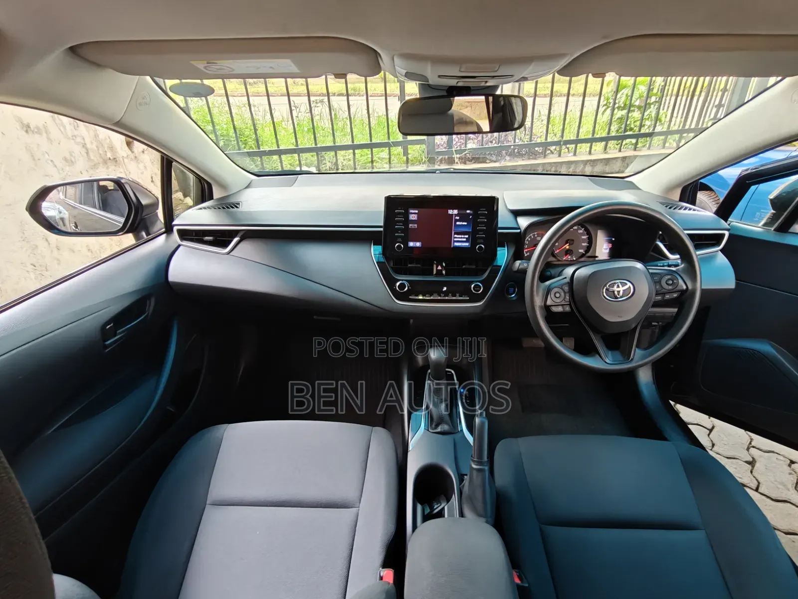 Toyota Corolla LE (1.8L 4cyl 2A) 2019 Black