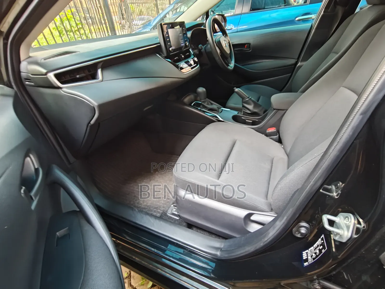 Toyota Corolla LE (1.8L 4cyl 2A) 2019 Black