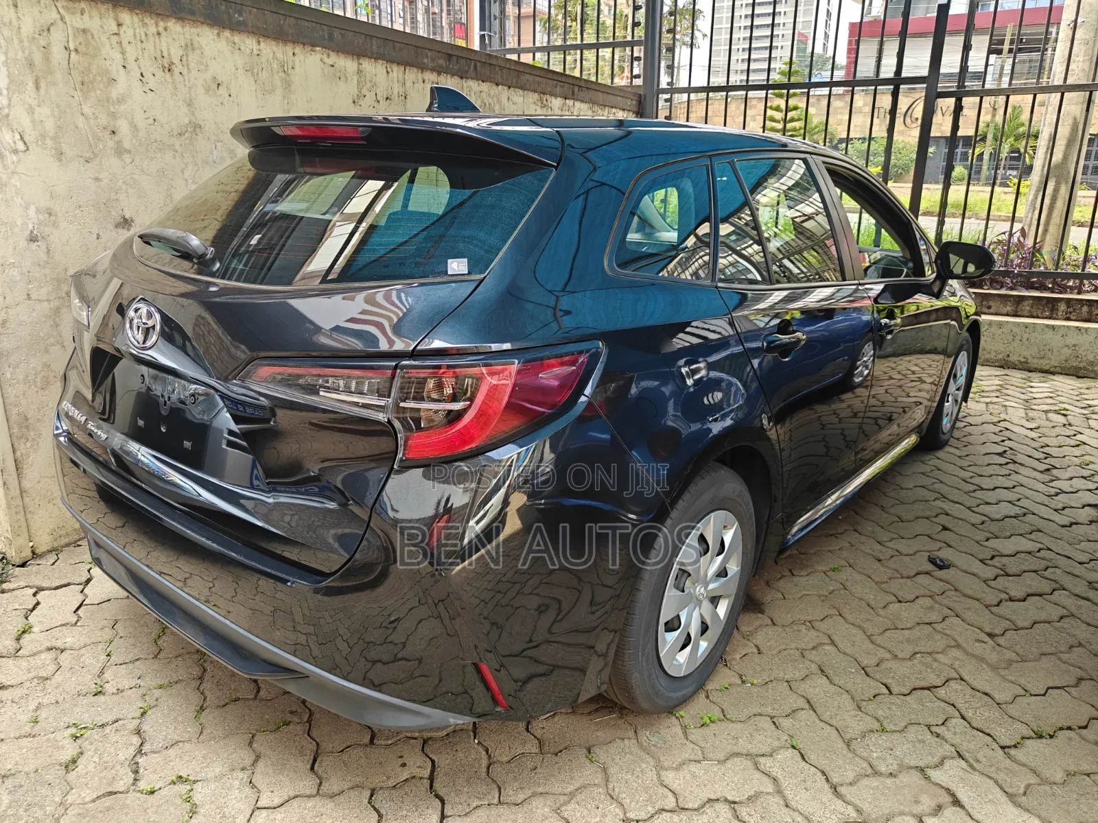 Toyota Corolla LE (1.8L 4cyl 2A) 2019 Black
