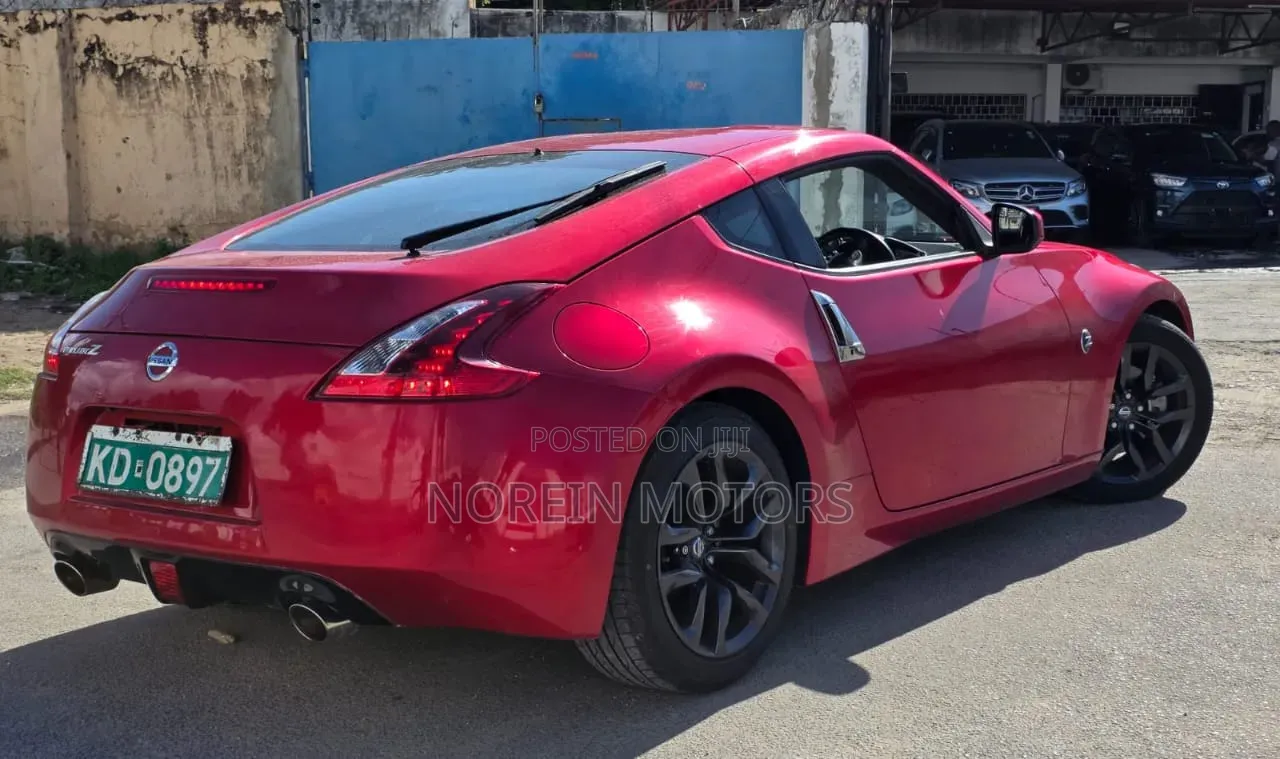 Nissan Fairlady 2019 Red
