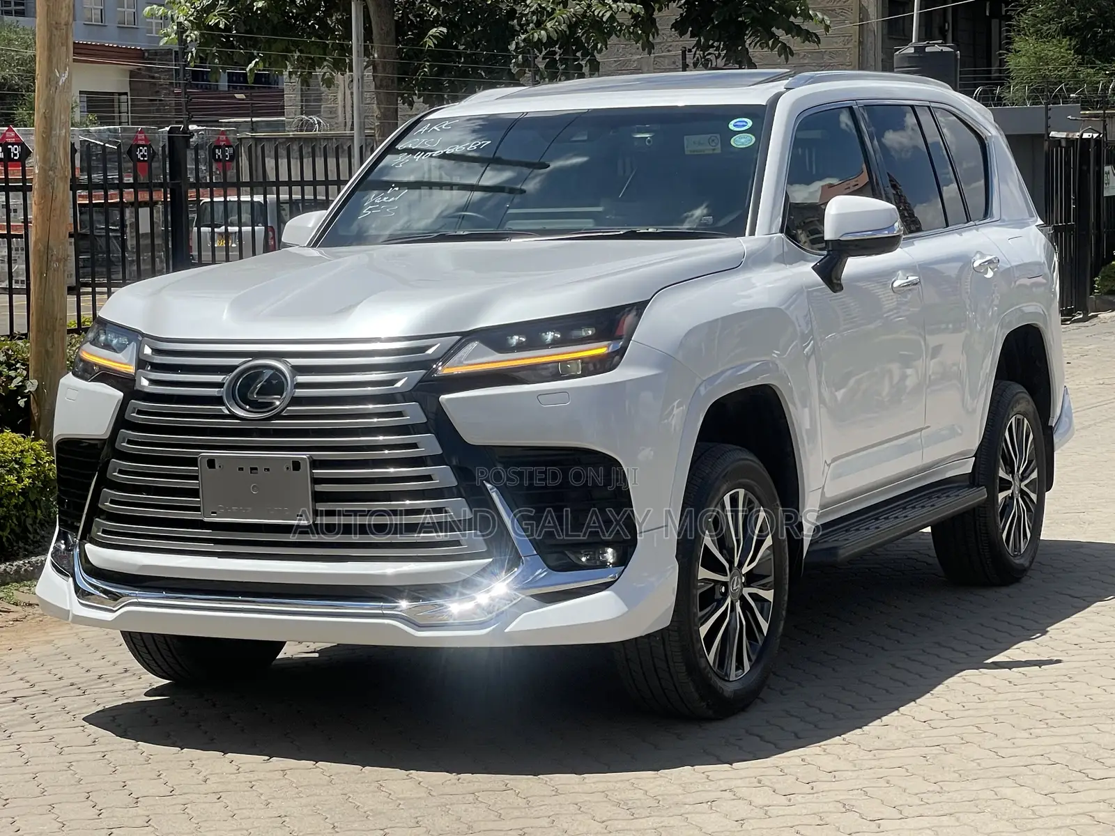 Lexus LX 600 2022 White