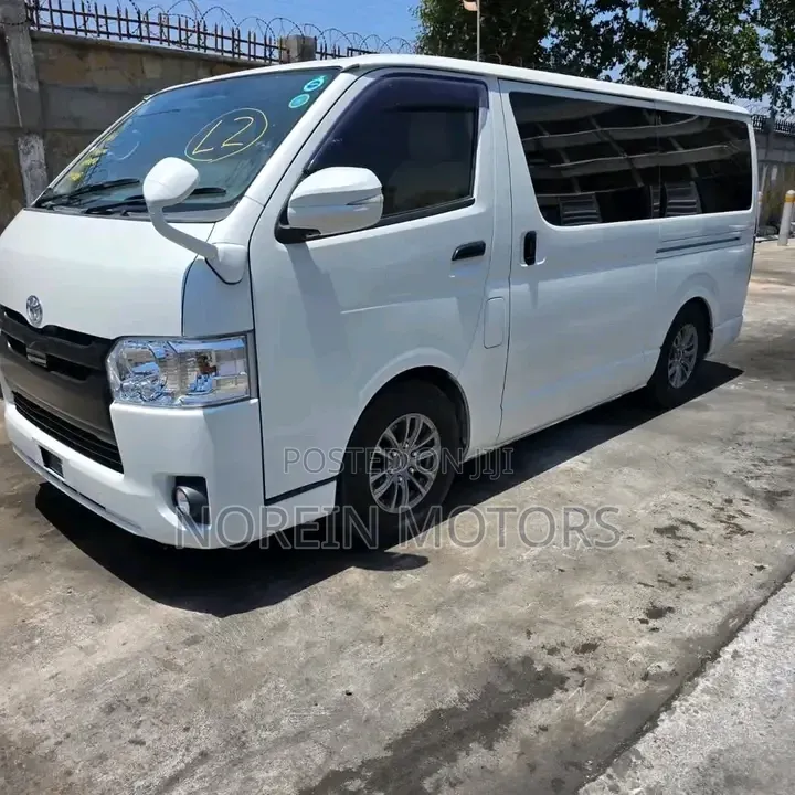 Toyota HiAce 2019 White