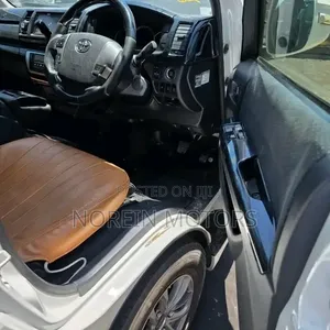 Toyota HiAce 2019 White