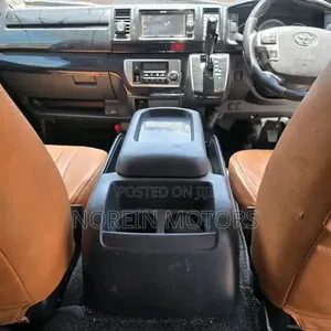 Toyota HiAce 2019 White