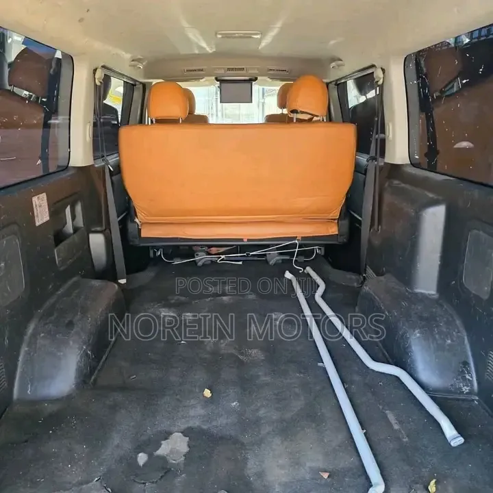 Toyota HiAce 2019 White