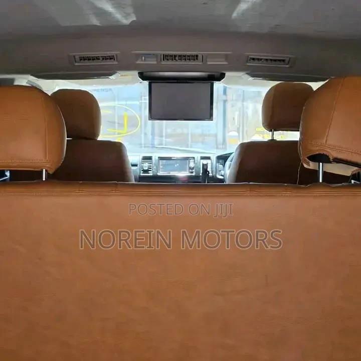 Toyota HiAce 2019 White