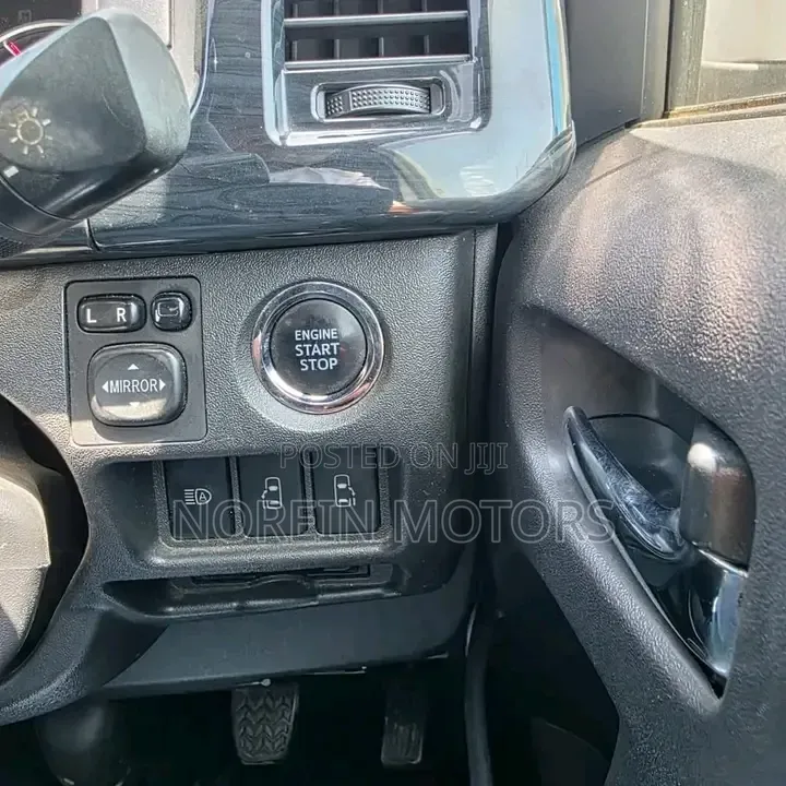 Toyota HiAce 2019 White