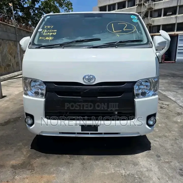 Toyota HiAce 2019 White