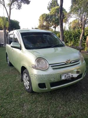 Toyota Sienta 2010 Green