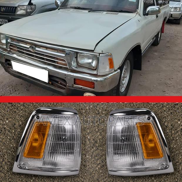 Corner Lamp Toyota Hilux Yn85 P/Up Chrome (Amex)