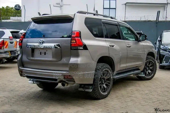 Toyota Land Cruiser Prado 2.8 2020 Gray