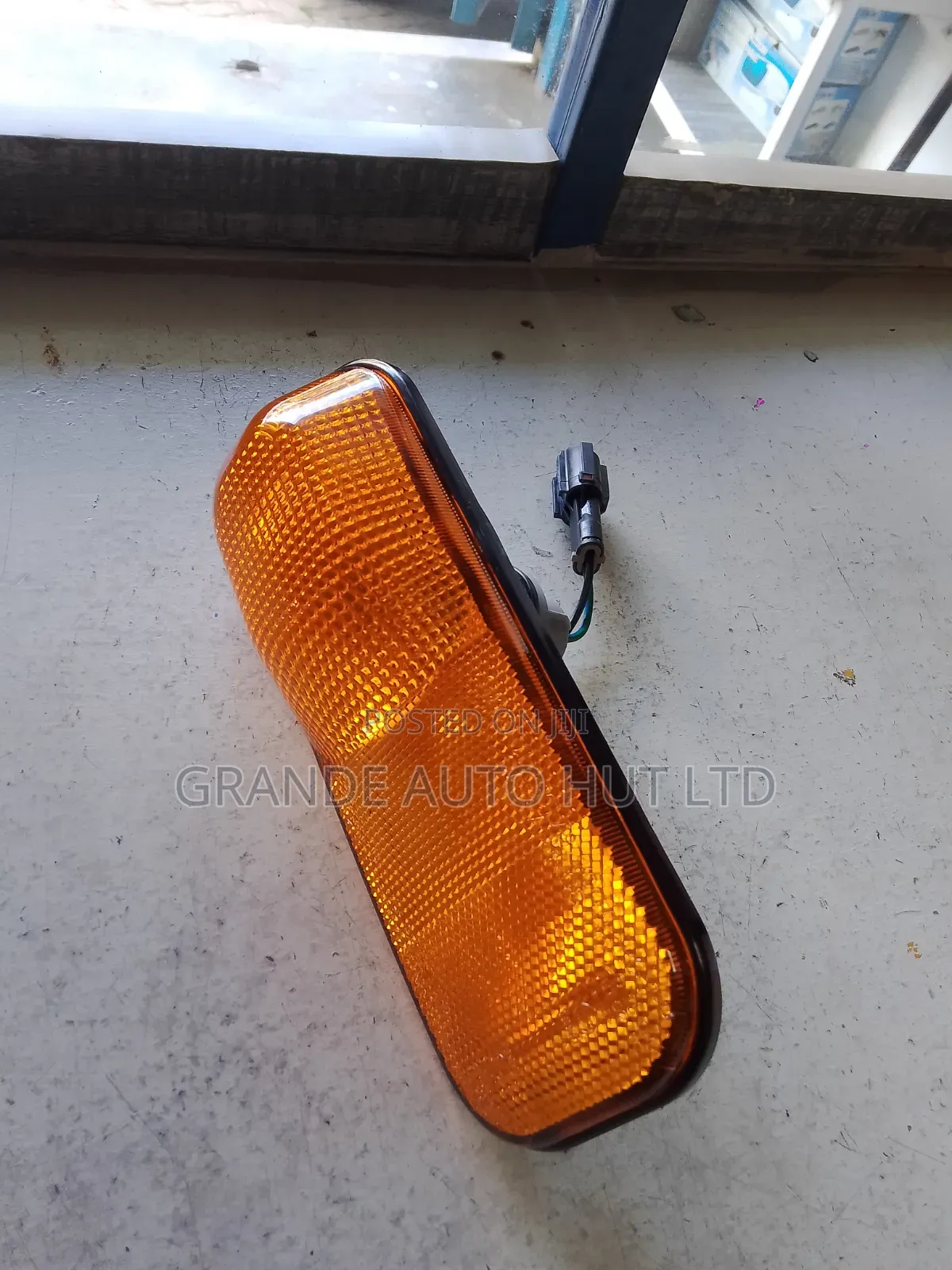 Turn Signal/Indicator Lamp Left Hyundai Hd72/65 (Genuine)