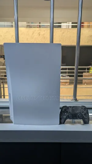 Playstation 5 Standard Edition(Ex-Uk) With Controller