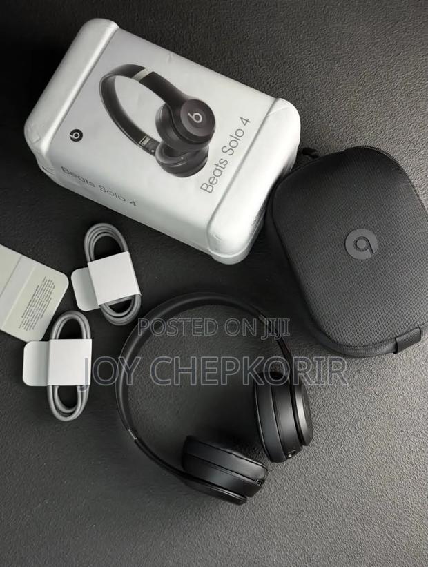 Beats Solo 4 (Wireless on-Ear Headphones)