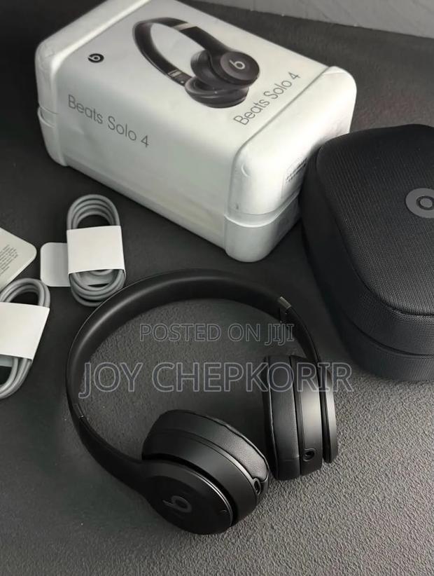 Beats Solo 4 (Wireless on-Ear Headphones) - thumbnail 2