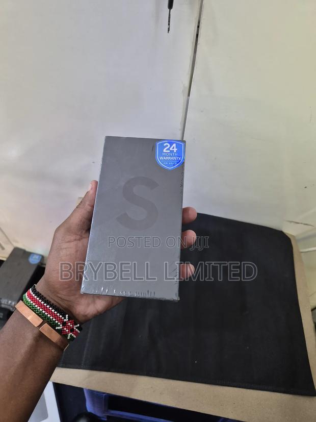 New Samsung Galaxy S22 5G 128 GB Black