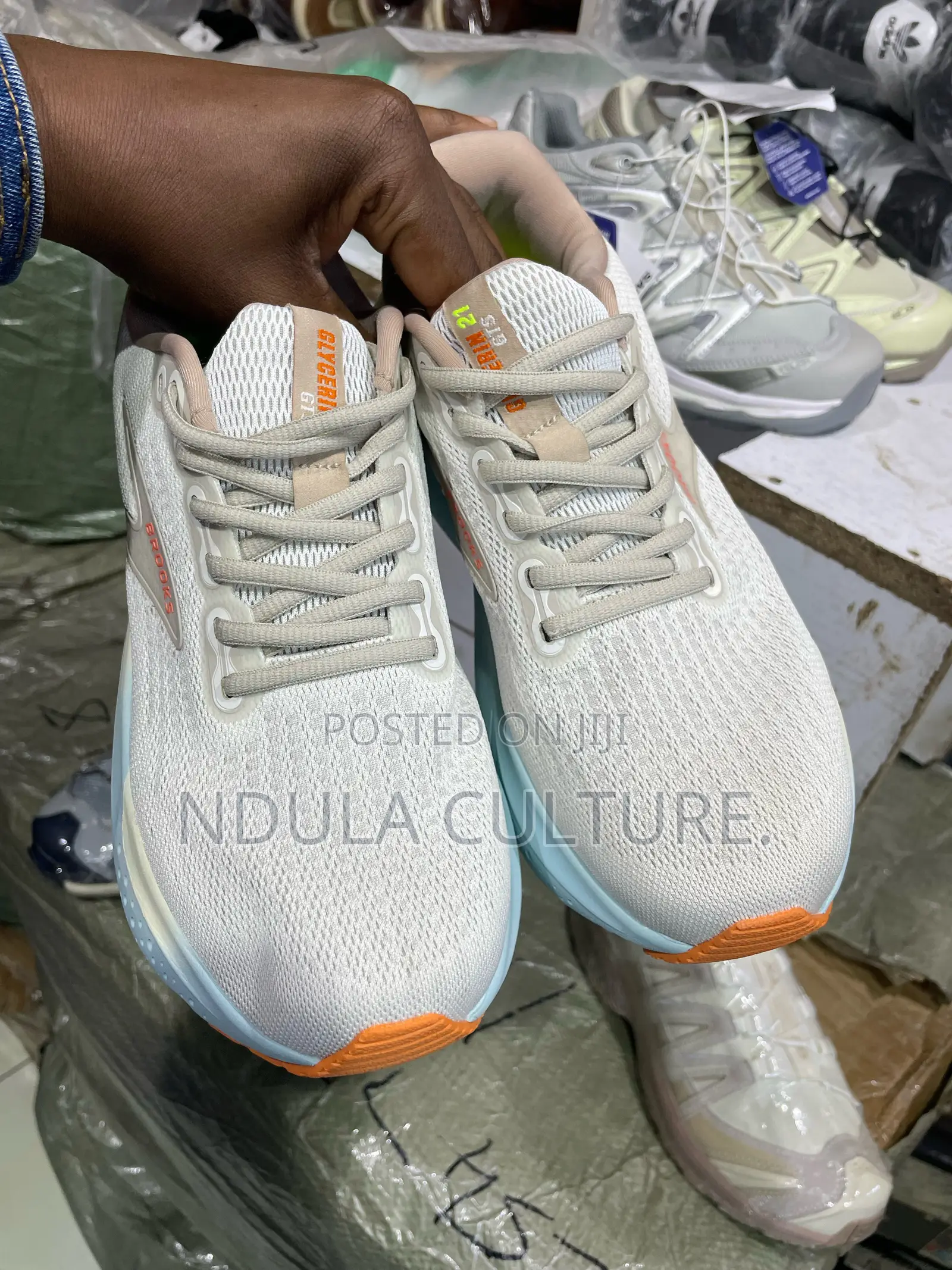 Brooks Sneakers