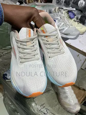 Brooks Sneakers