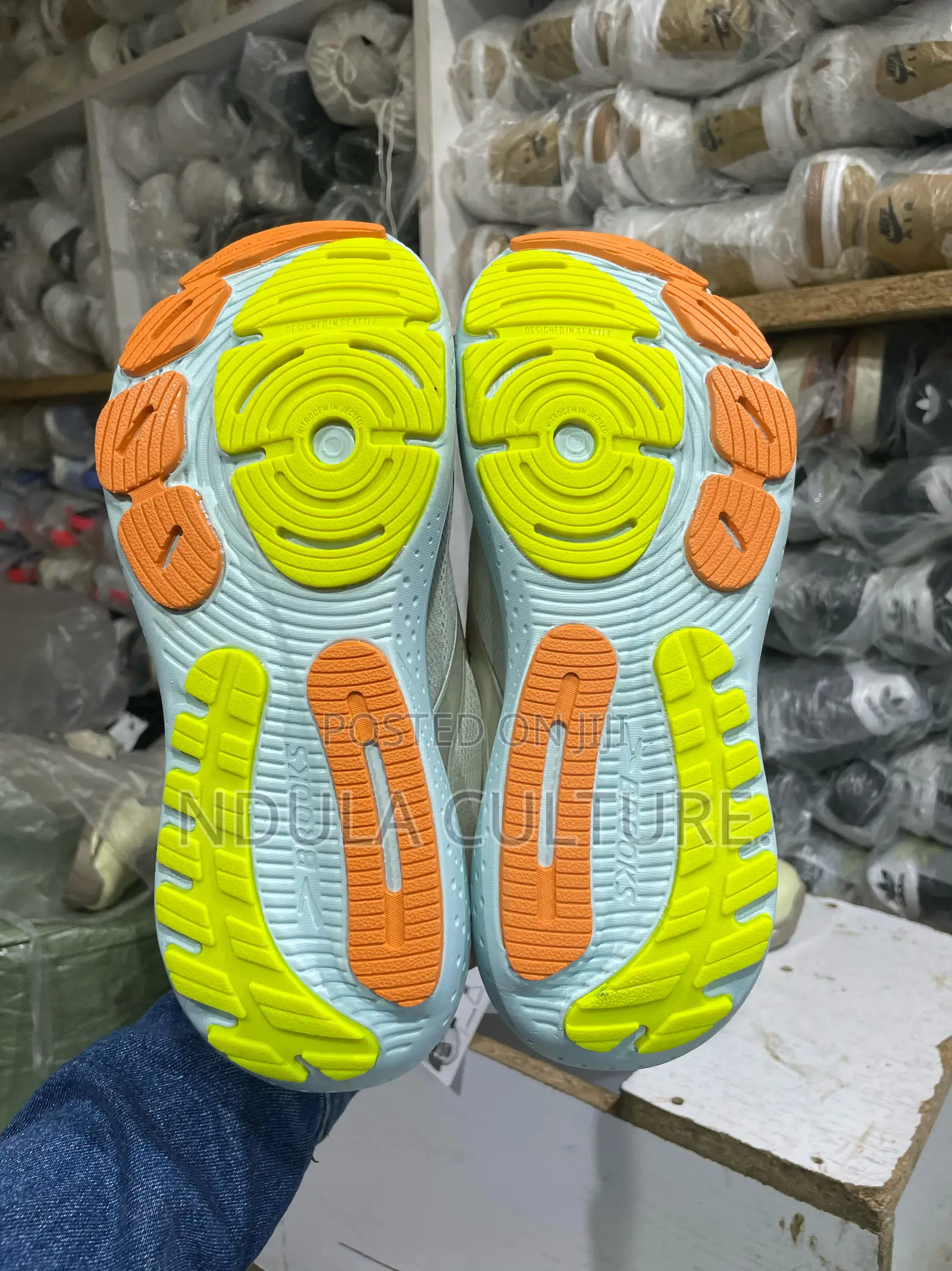 Brooks Sneakers