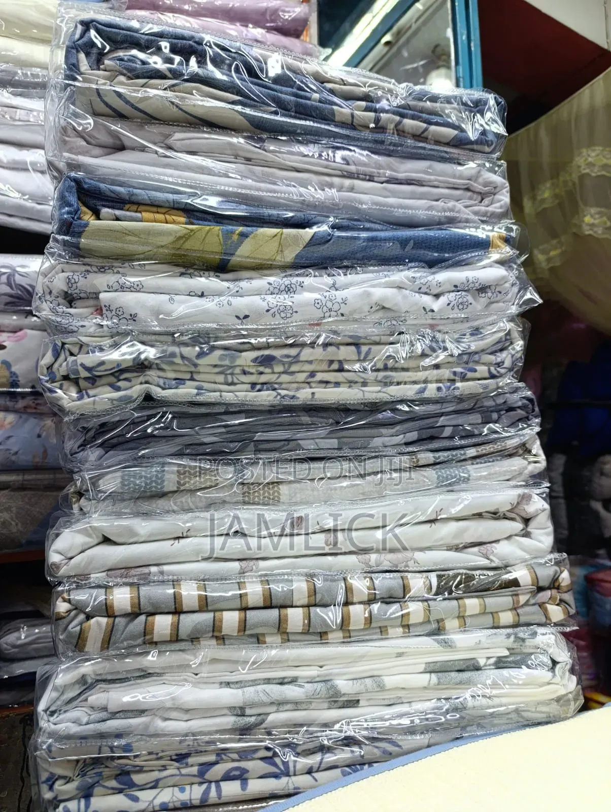 2 Bedsheets + 4 Pillowcases Set (6×7) - Rh